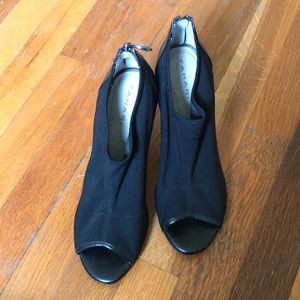 Tahari peep toe high heels, 8M, style Charm
